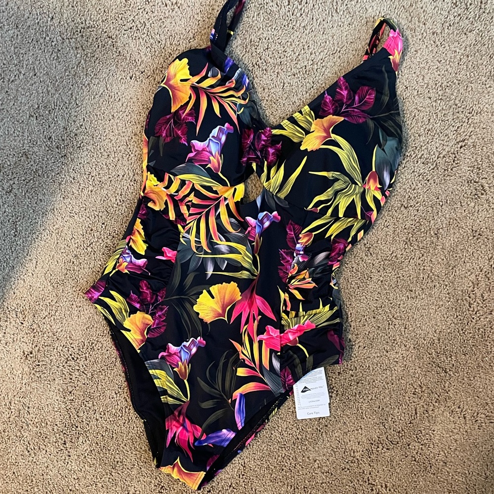 ☀️Studio Untold Tropical Print Swimsuit with front keyhole design☀️